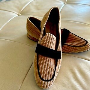 Cristina Millotti, Size 39 Eur (9 US) flats. Immaculate Condition.